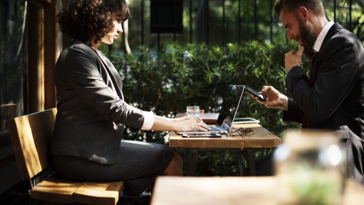 6 Tips Bekerja Dengan Atasan Yang Usianya Lebih Muda