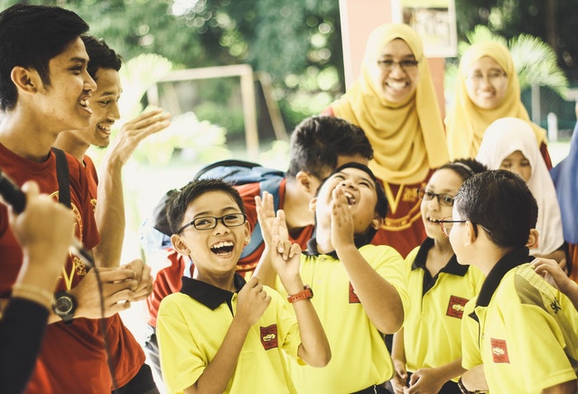 7 Pekerjaan Yang Tepat Untuk Fresh Graduate Semua Jurusan - Pengajar