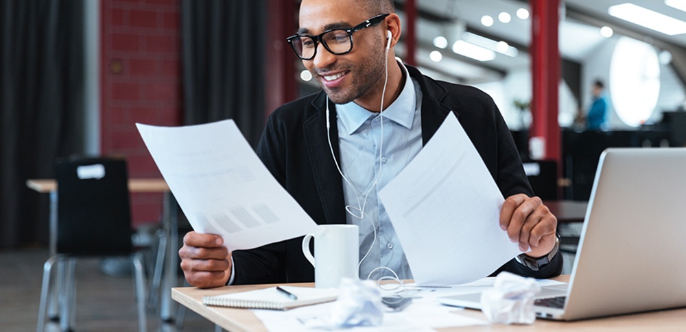 Manfaat Mendengarkan Musik Di Tempat Kerja Untuk Karyawan